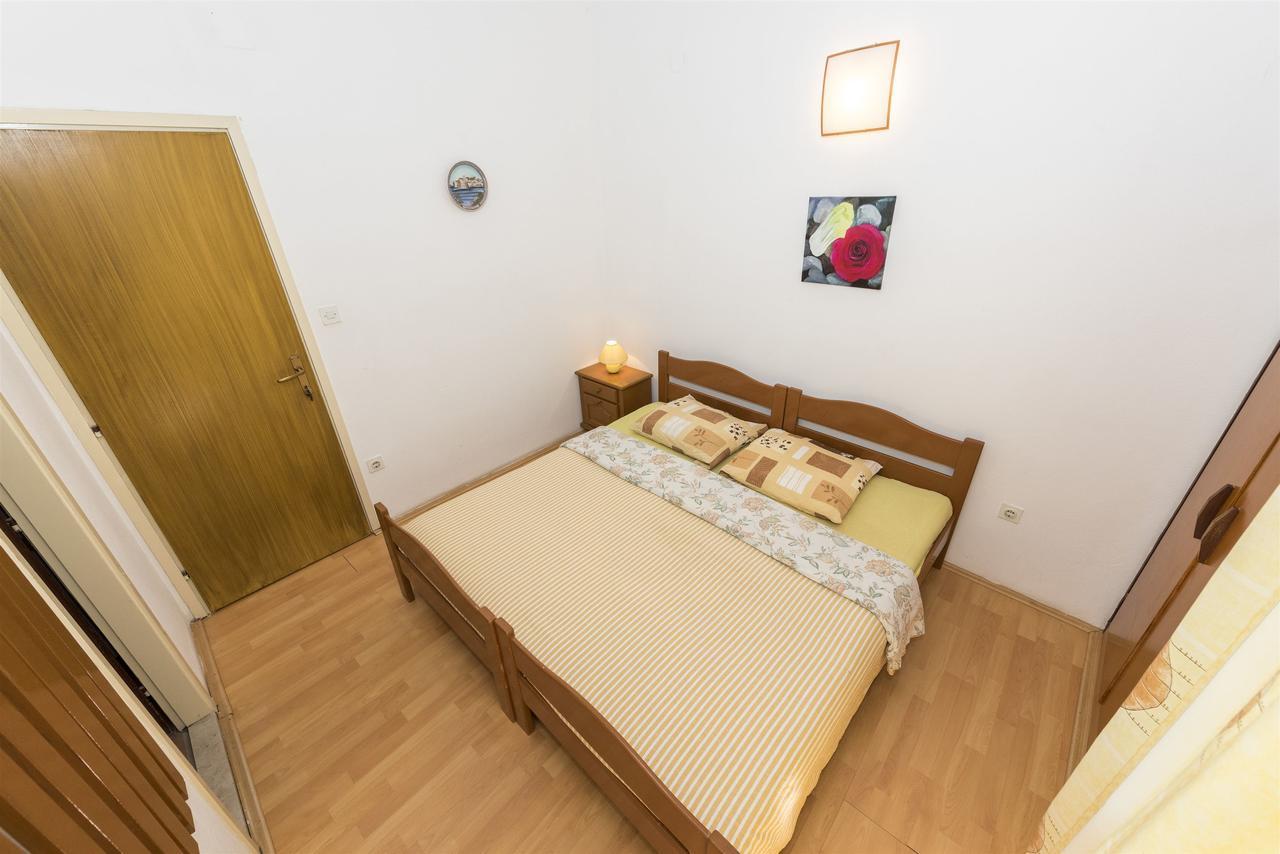 Apartments And Rooms Dragica Starigrad Paklenica Exterior photo