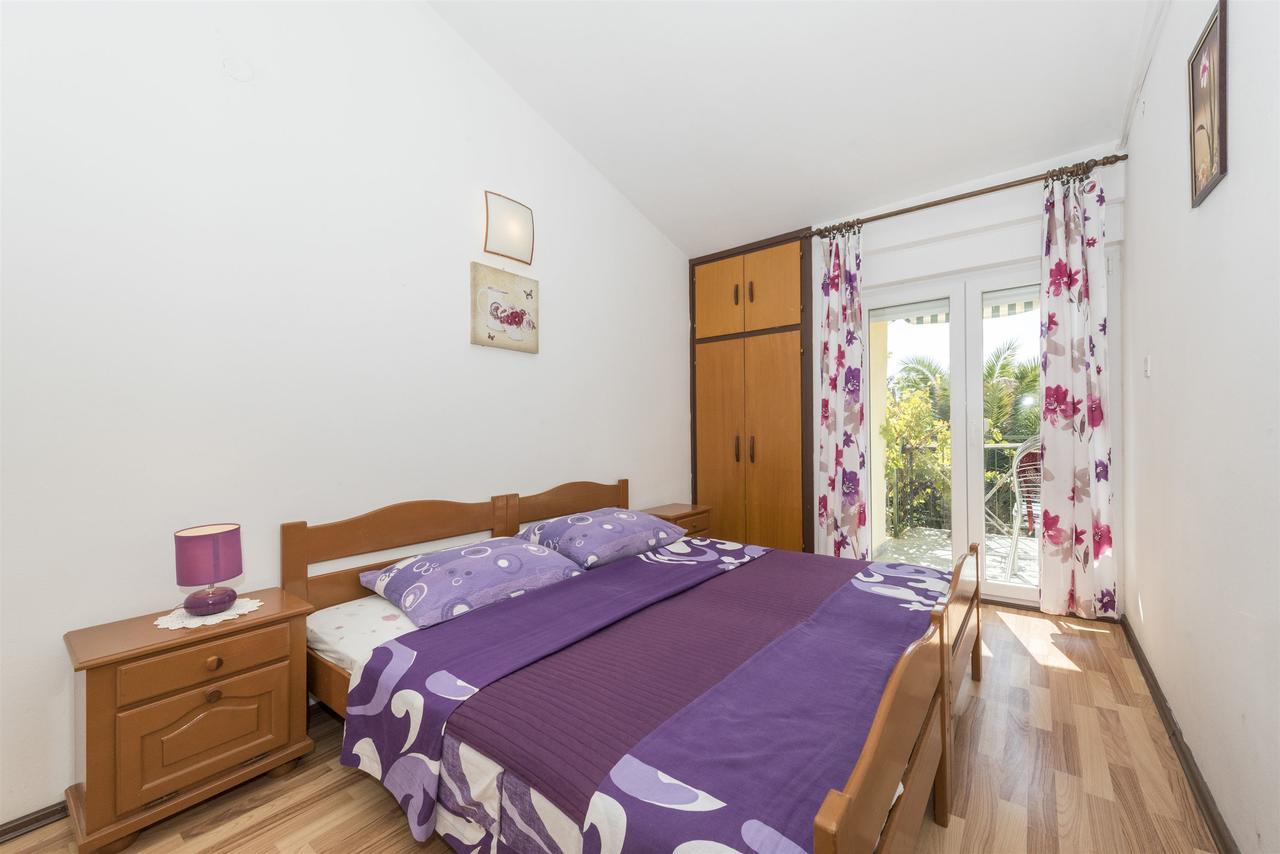 Apartments And Rooms Dragica Starigrad Paklenica Exterior photo