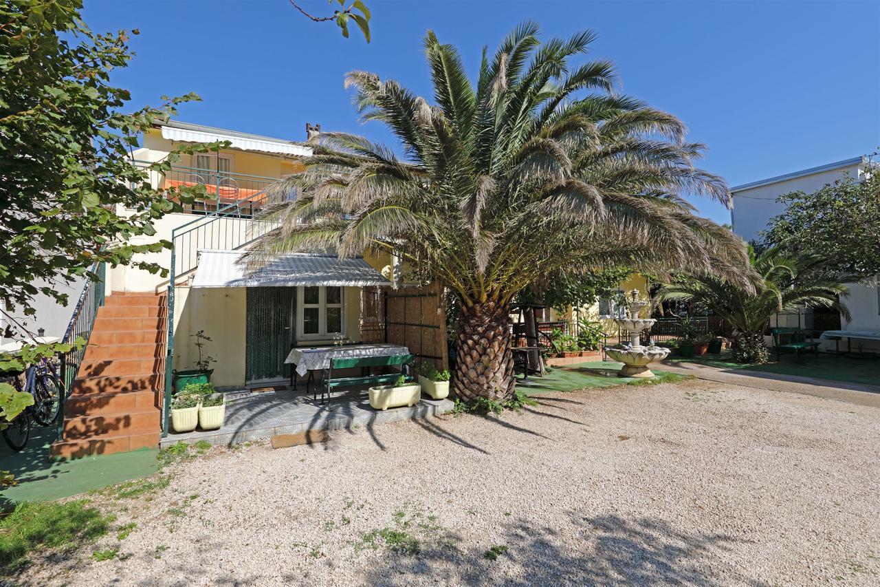 Apartments And Rooms Dragica Starigrad Paklenica Exterior photo