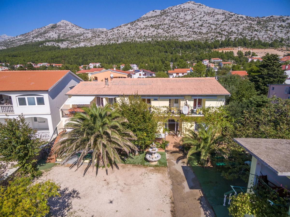 Apartments And Rooms Dragica Starigrad Paklenica Exterior photo