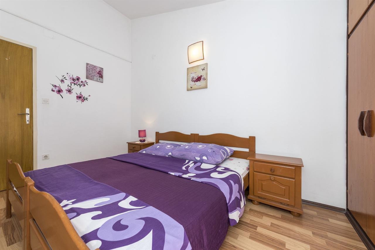 Apartments And Rooms Dragica Starigrad Paklenica Exterior photo