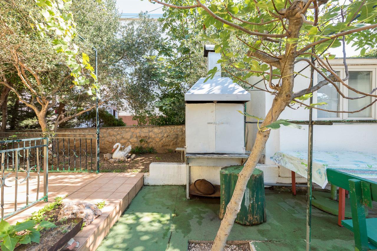 Apartments And Rooms Dragica Starigrad Paklenica Exterior photo